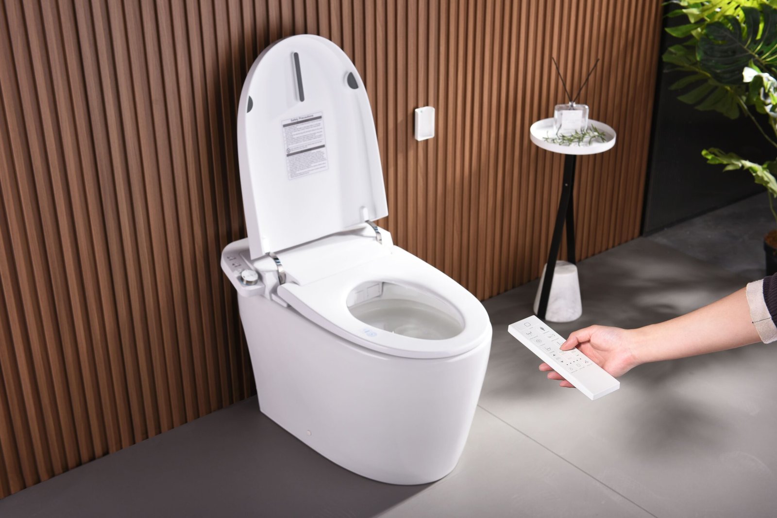 Elongated Smart Tankless Toilet with Bidet, Auto Flush, Heated Seat, Warm Wash/Dryer, Adjustable Water Temp, Foot Sensor Operation, Night Light, Remote Control - 图片 4